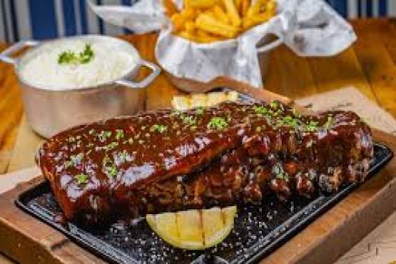 Costeletas de Porco Na Brasa ao molho especial Da Casa