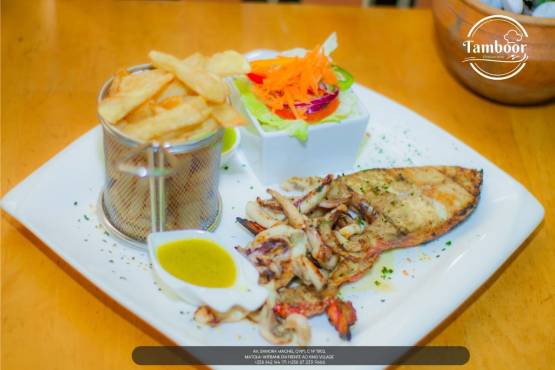 Posta de Peixe (Do Dia) Grelhado/ frito ao Molho do Tamboor