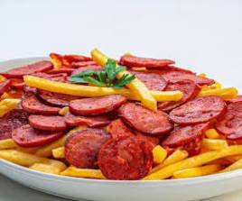 Chouriço com batata frita